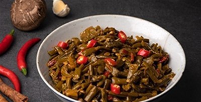 螺螄粉被“中傷”？酸豆角加工讓人大開眼界